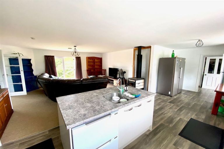 Photo of property in 9 Clifford Street, Clinton, 9534