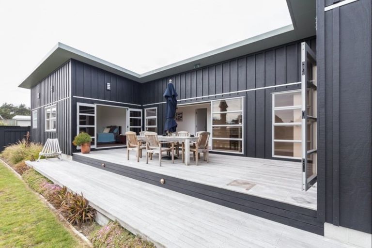 Photo of property in 42a Kent Avenue, Waitarere Beach, Levin, 5510