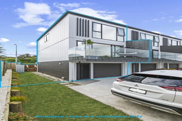 Photo of property in 7/27 Carole Crescent, Pakuranga, Auckland, 2010