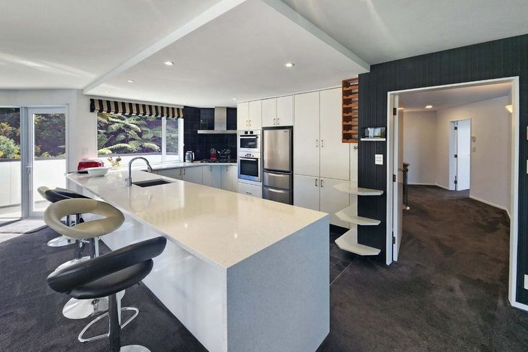 Photo of property in 75 Viewmont Drive, Harbour View, Lower Hutt, 5010