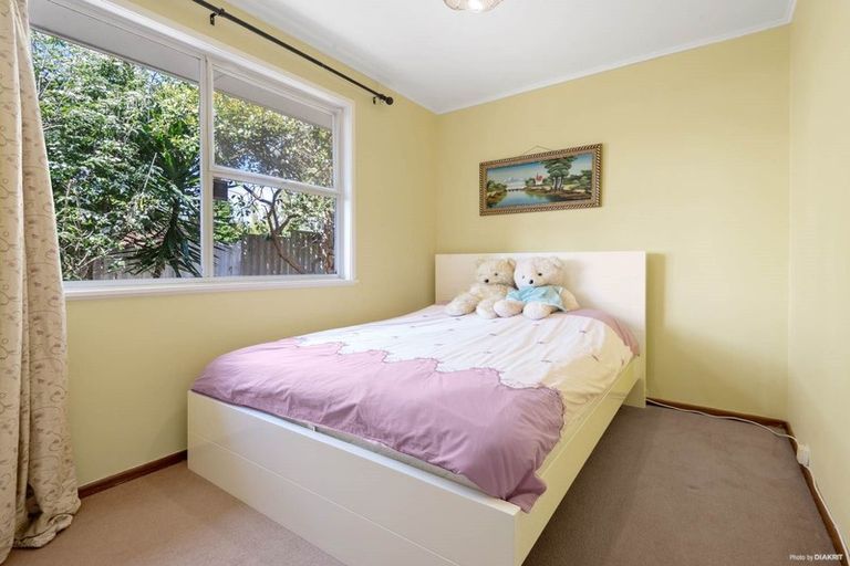 Photo of property in 13 Finlow Drive, Te Atatu South, Auckland, 0610