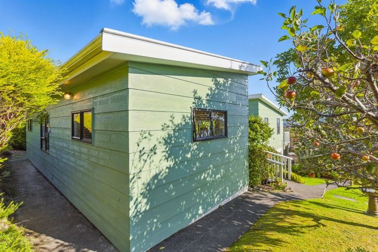 Photo of property in 47 Kakariki Grove, Waikanae, 5036