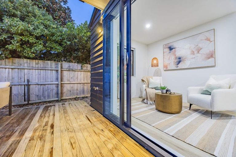 Photo of property in 3c Dawnhaven Drive, Te Atatu Peninsula, Auckland, 0610