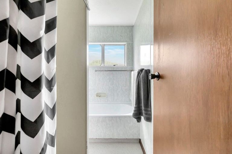 Photo of property in 1/31 Mana Avenue, Titahi Bay, Porirua, 5022