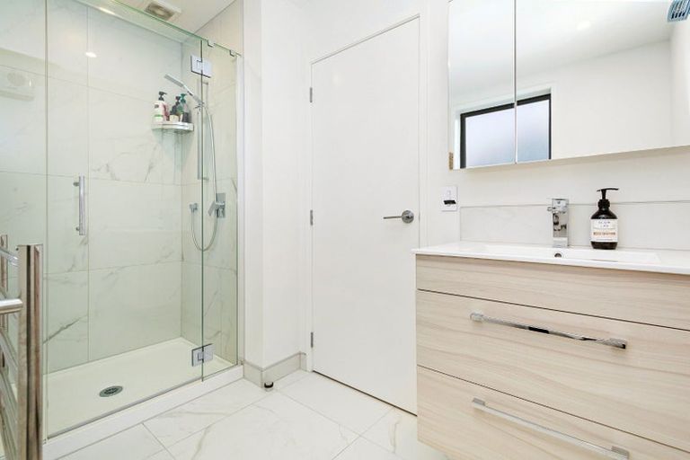 Photo of property in 4/182 Cambridge Terrace, Fairfield, Lower Hutt, 5011