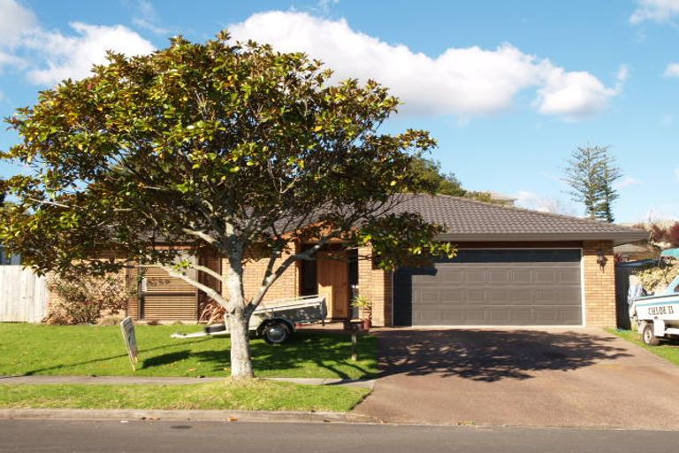 Photo of property in 8 Jan Higgins Place, Golflands, Auckland, 2013