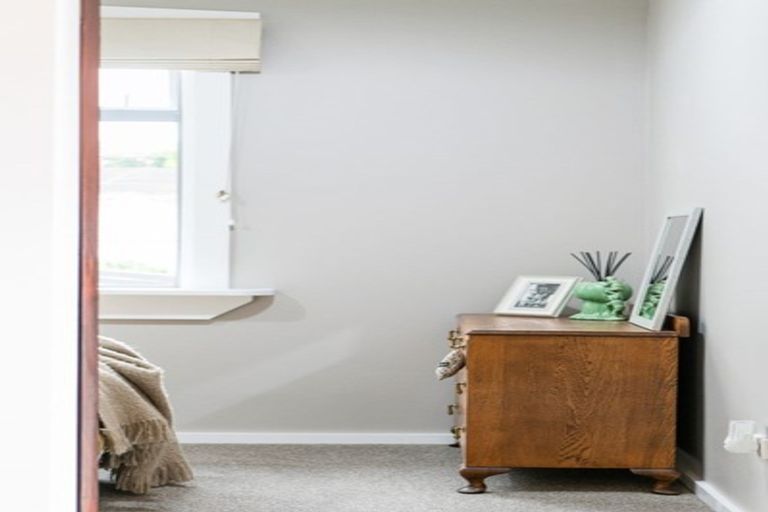 Photo of property in 7 Burns Street, Westown, New Plymouth, 4310