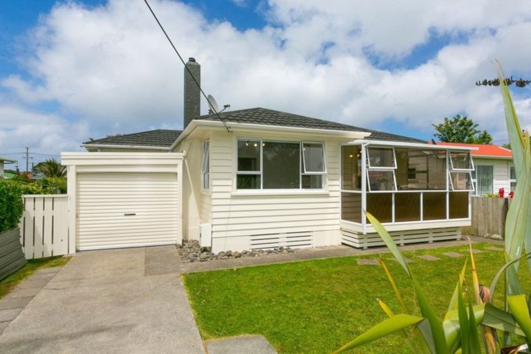 Photo of property in 18 Gisborne Terrace, Opunake, 4616