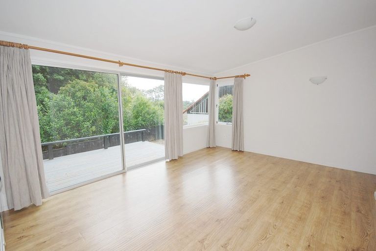 Photo of property in 2/64 Exmouth Road, Northcote, Auckland, 0627