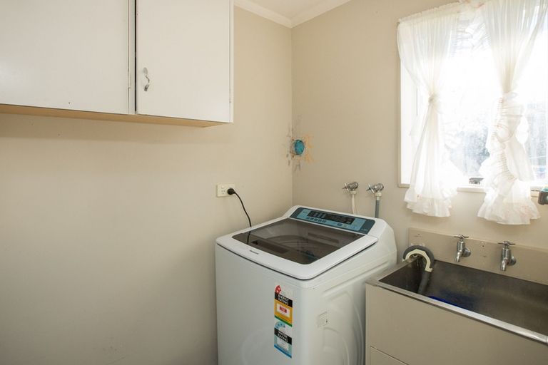 Photo of property in 19 Mokau Place, Terrace End, Palmerston North, 4410