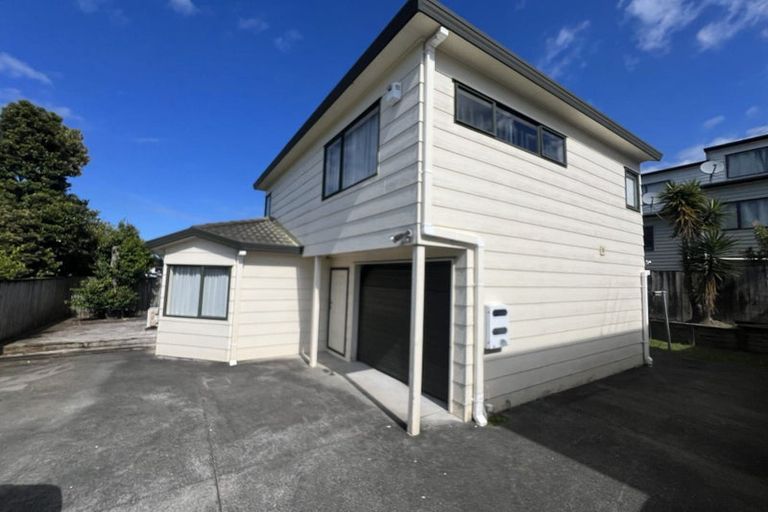 Photo of property in 3/11 Woodall Place, Totara Vale, Auckland, 0627