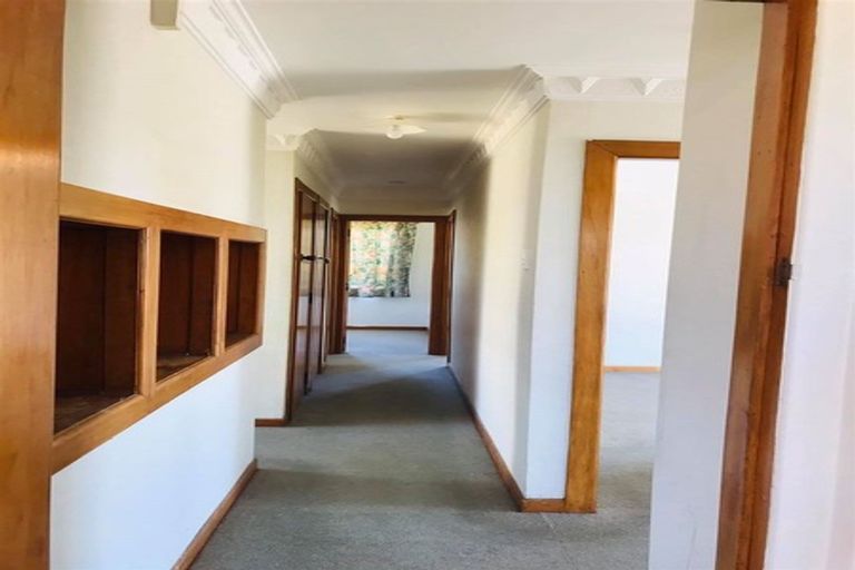 Photo of property in 2 Binsted Road, New Lynn, Auckland, 0600