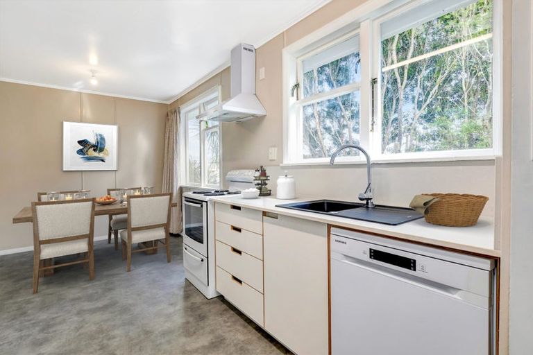 Photo of property in 48 Hereford Street, Cannons Creek, Porirua, 5024