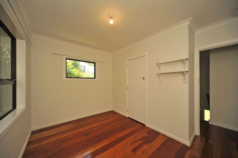 Photo of property in 20 Lyndhurst Road, Tawa, Wellington, 5028