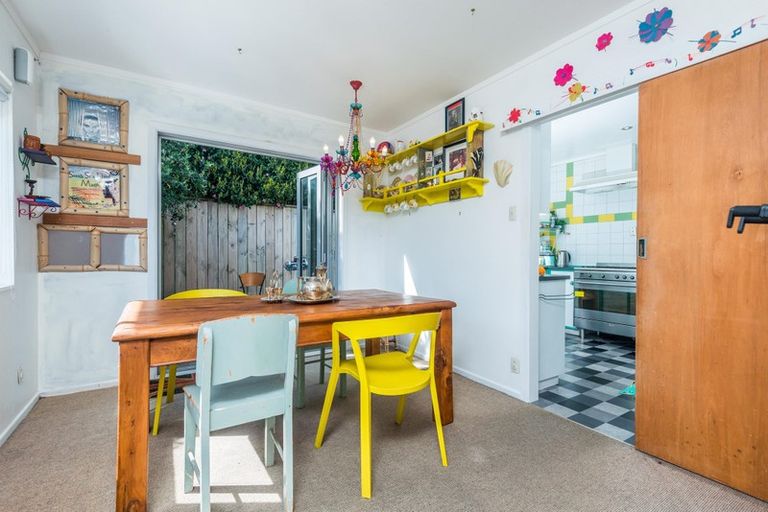 Photo of property in 33 Omega Street, Newlands, Wellington, 6037