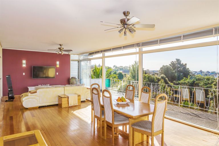 Photo of property in 181 Glenfield Road, Hillcrest, Auckland, 0627