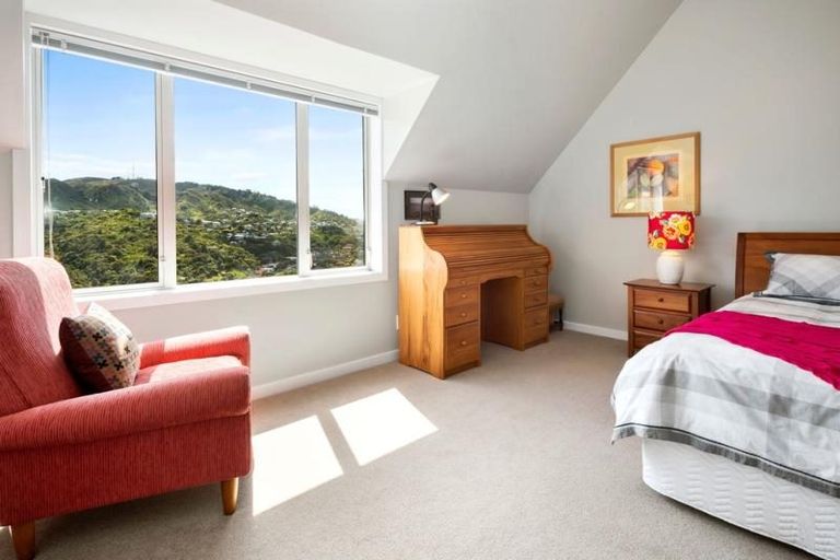 Photo of property in 14 Cavalry Close, Crofton Downs, Wellington, 6035