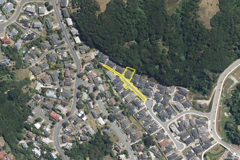 Photo of property in 32 Mooring Close, Whitby, Porirua, 5024