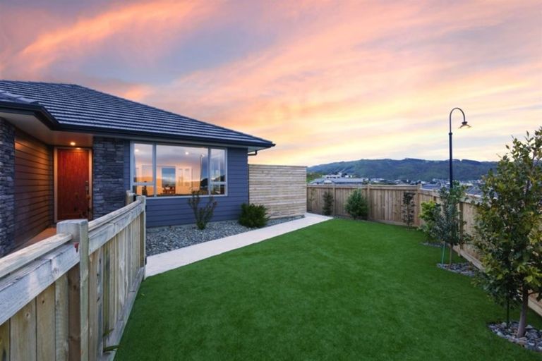 Photo of property in 12 Frances Brown Avenue, Aotea, Porirua, 5024