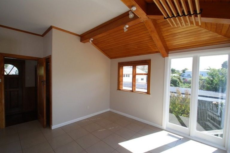 Photo of property in 41 Farm Road, Northland, Wellington, 6012