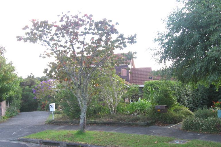 Photo of property in 7 Mosman Place, Chatswood, Auckland, 0626