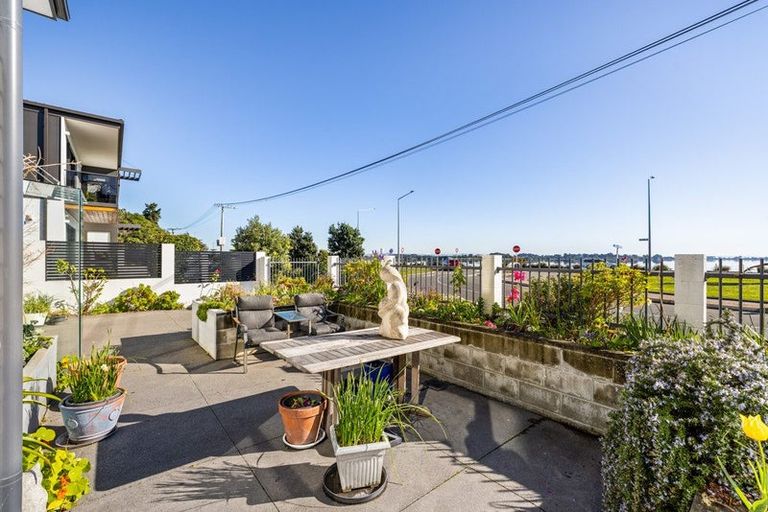 Photo of property in 6 Mccormacks Bay Road, Mount Pleasant, Christchurch, 8081