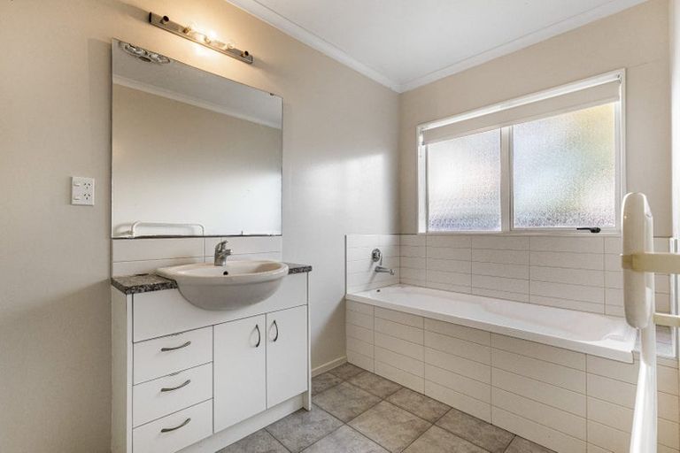Photo of property in 3 Reefton Place, Flat Bush, Auckland, 2019
