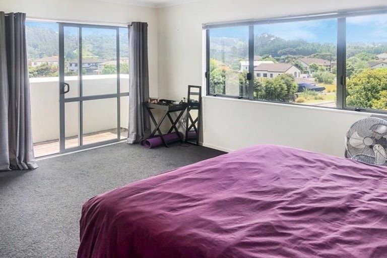 Photo of property in 1 Thomas Hamer Place, Greenhithe, Auckland, 0632