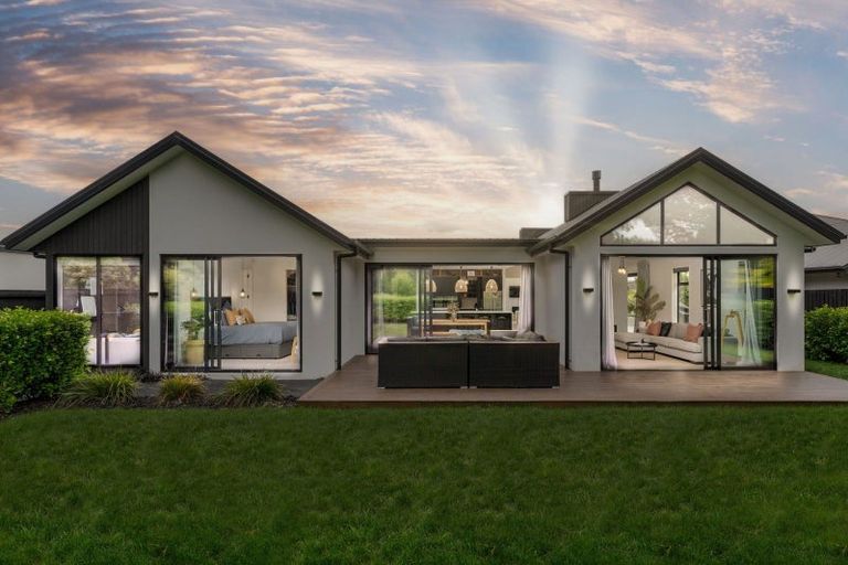 Photo of property in 37 Kohunga Crescent, Bottle Lake, Christchurch, 8083