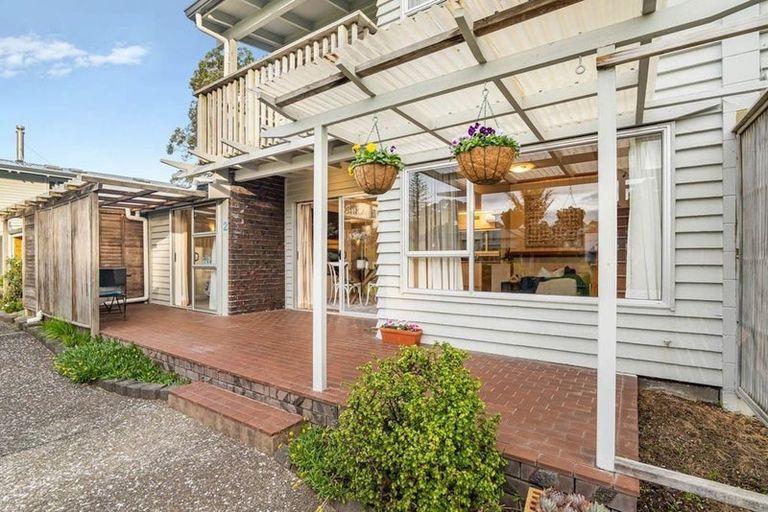 Photo of property in 2/4 Arkles Strand, Arkles Bay, Whangaparaoa, 0932