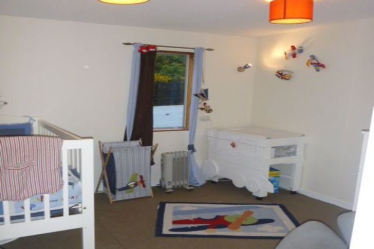 Photo of property in 10 Chastudon Place, Tawa, Wellington, 5028