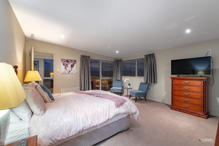 Photo of property in 34 Arahiwi Grove, Tirohanga, Lower Hutt, 5010