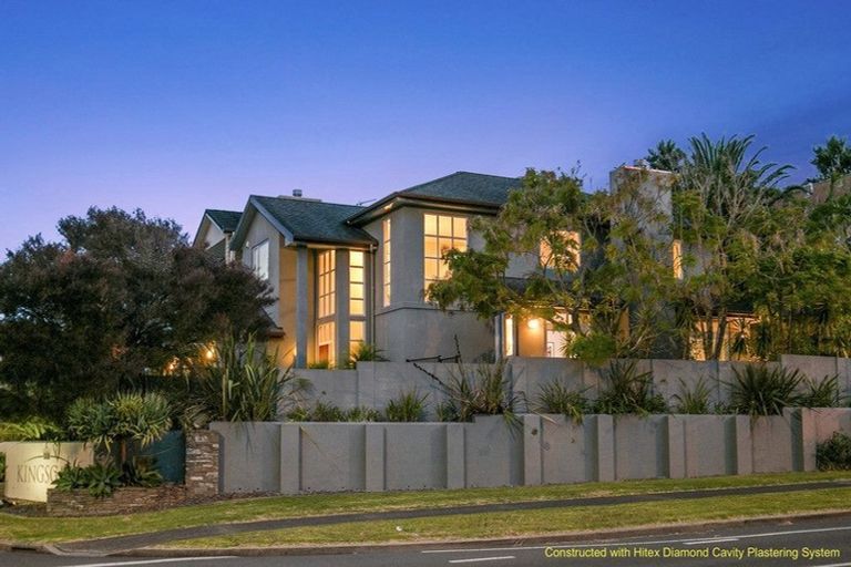 Photo of property in 1 Kingsgate Place, Dannemora, Auckland, 2016