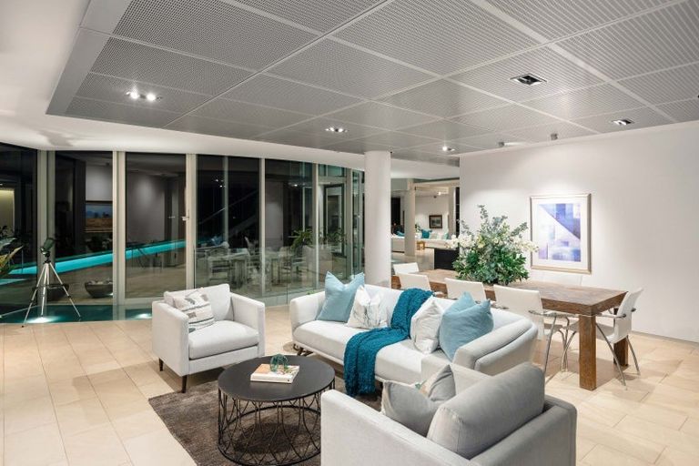 Photo of property in 4 Sharon Road, Waiake, Auckland, 0630