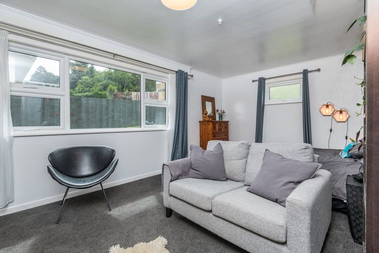 Photo of property in 13 Turville Crescent, Newlands, Wellington, 6037