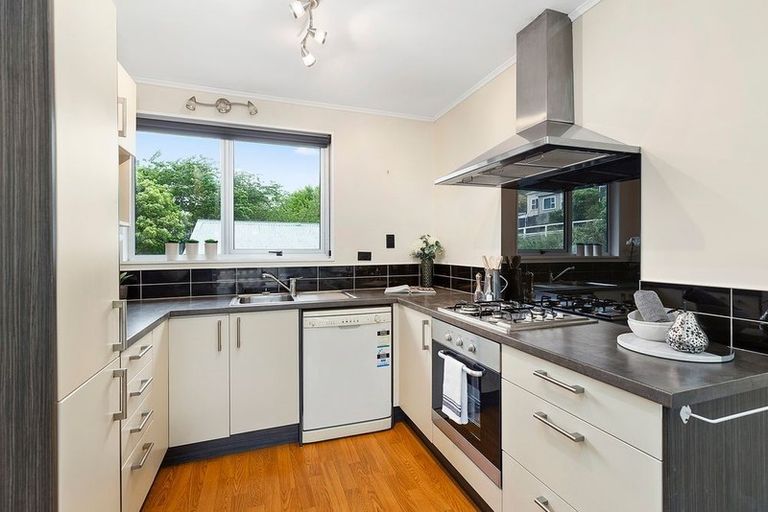 Photo of property in 169a Newlands Road, Newlands, Wellington, 6037
