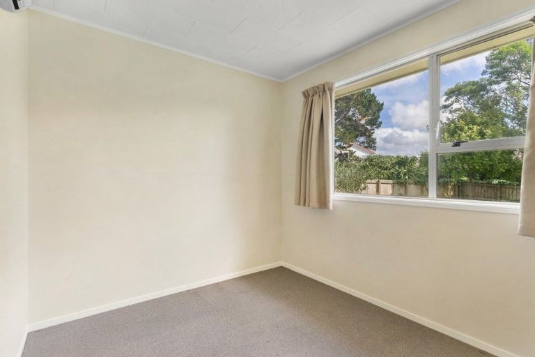 Photo of property in 52 Coburg Street, Henderson, Auckland, 0612