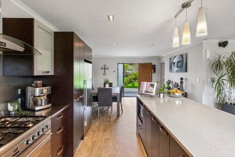 Photo of property in 124 Boord Crescent, Kumeu, 0891