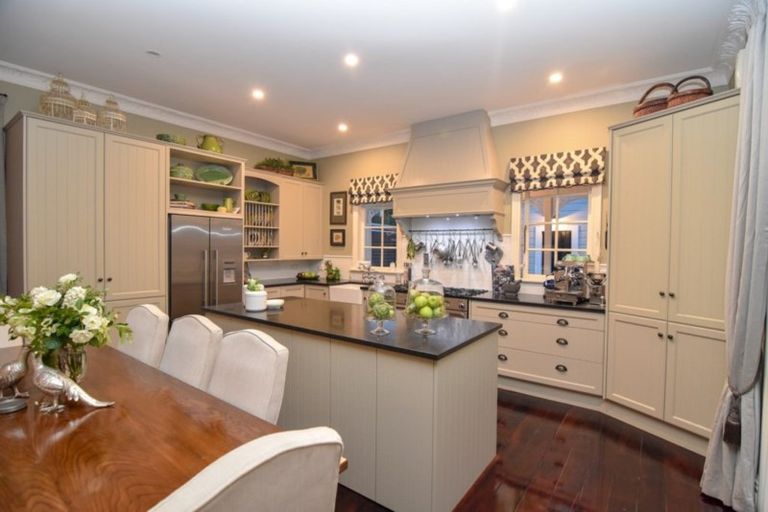 Photo of property in 10 Dixon Street, Carterton, 5713