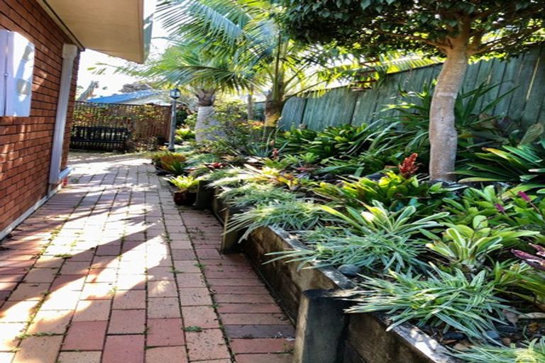 Photo of property in 6 Bass Street, West Harbour, Auckland, 0618