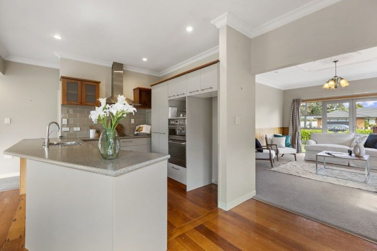 Photo of property in 121 Govett Avenue, Frankleigh Park, New Plymouth, 4310