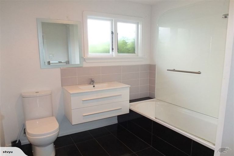 Photo of property in 106 Avonhead Road, Avonhead, Christchurch, 8042