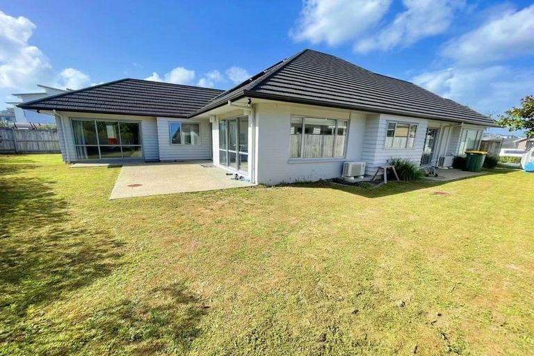 Photo of property in 17 Seafort Lane, Silverdale, 0932