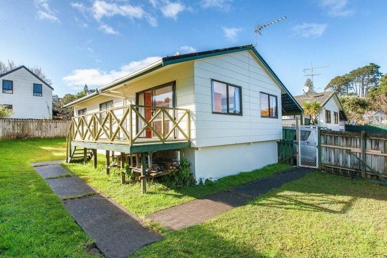 Photo of property in 1/40 Gatman Street, Birkdale, Auckland, 0626