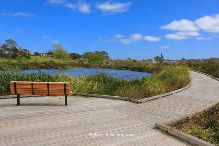 Photo of property in 30 Waituarua Drive, Takanini, 2112