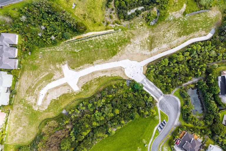 Photo of property in 16 Mcmenamin Place, Fairview Heights, Auckland, 0632