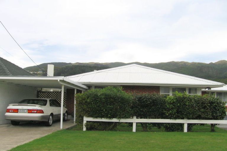 Photo of property in 15 Handyside Street, Tawa, Wellington, 5028