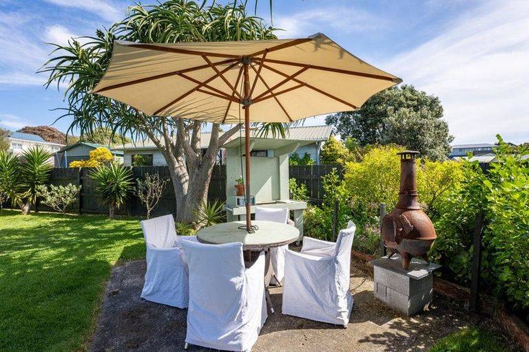Photo of property in 88 Queens Road, Waikanae Beach, Waikanae, 5036