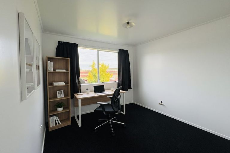 Photo of property in 43 Acacia Street, Kelvin Grove, Palmerston North, 4414