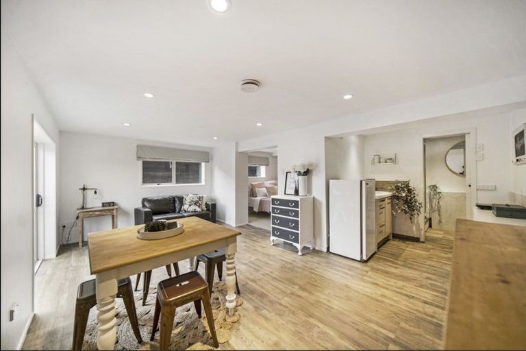 Photo of property in 1/50 La Trobe Street, Pakuranga Heights, Auckland, 2010